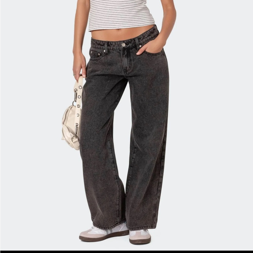 Petite Raelynn Washed Low
Rise Jeans